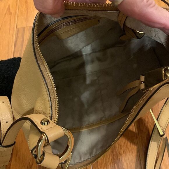 Michael Kors Crossbody or shoulder bag. Camel color - Picture 5 of 10